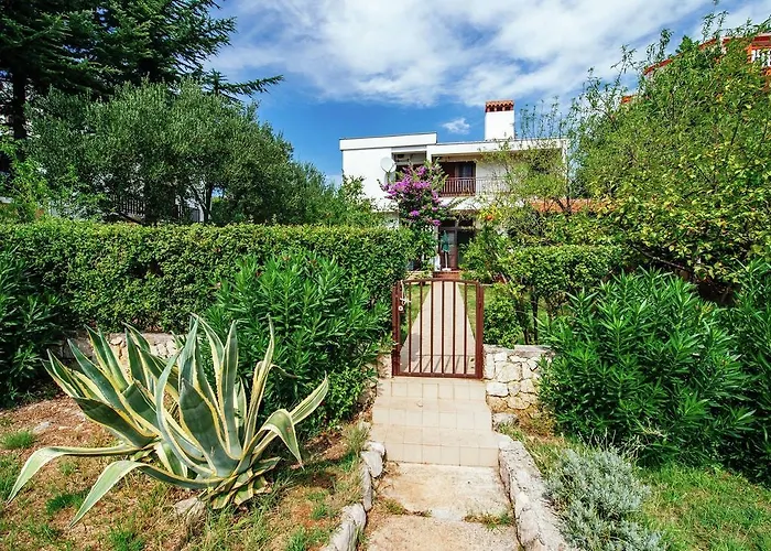 Inviting With Garden, Barbecue, Garden Furniture Апартаменты Стари Град