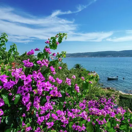 Inviting With Garden, Barbecue, Garden Furniture Apartamento Stari Grad (Hvar)