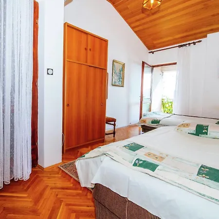Appartement Inviting With Garden, Barbecue, Garden Furniture *