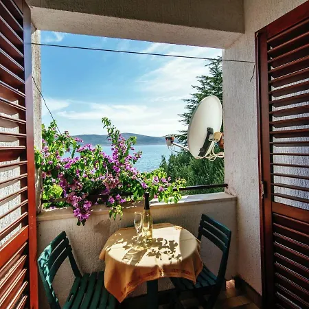 Apartman Inviting With Garden, Barbecue, Garden Furniture