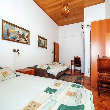 Appartement Inviting With Garden, Barbecue, Garden Furniture Stari Grad (Hvar)