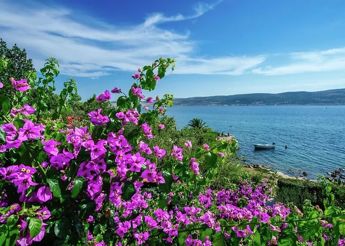 Inviting With Garden, Barbecue, Garden Furniture Apartman Stari Grad