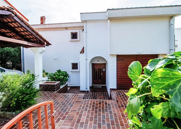 Appartement Inviting With Garden, Barbecue, Garden Furniture *