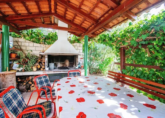 Inviting Apartment With Garden, Barbecue, Garden Furniture Διαμέρισμα *