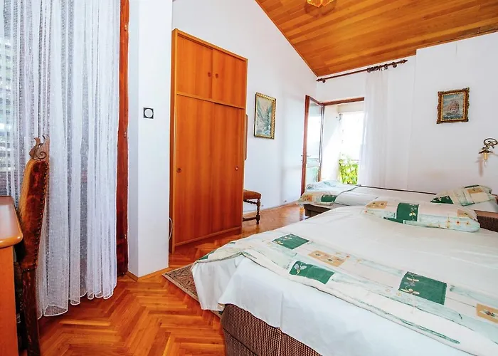 Διαμέρισμα Inviting Apartment With Garden, Barbecue, Garden Furniture *