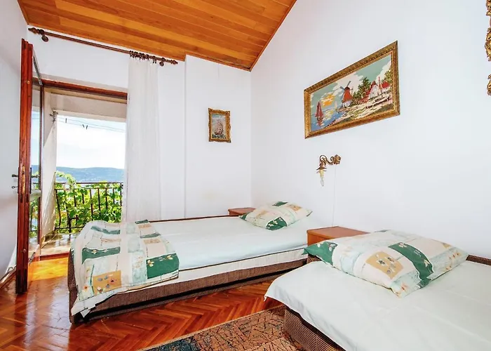 Inviting Apartment With Garden, Barbecue, Garden Furniture