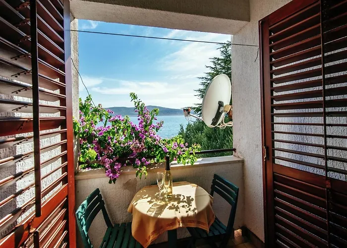 Διαμέρισμα Inviting Apartment With Garden, Barbecue, Garden Furniture